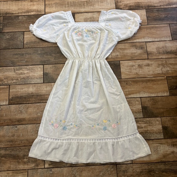 Charming White tissue Dress lace Floral Embroidery statement sleeve vintage 80s - Picture 5 of 5